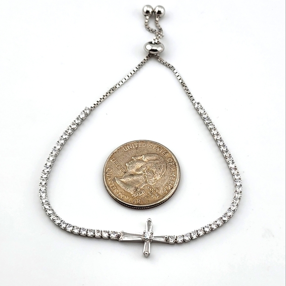 Elegant Silver Cross Adjastable Bracelet Stamped 925 with cubic zirconia stones - Picture 4 of 5